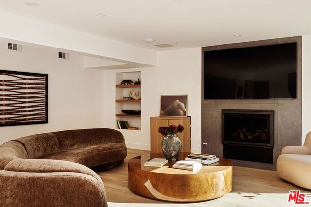 10837 Via Verona Street, Los Angeles, CA 90077