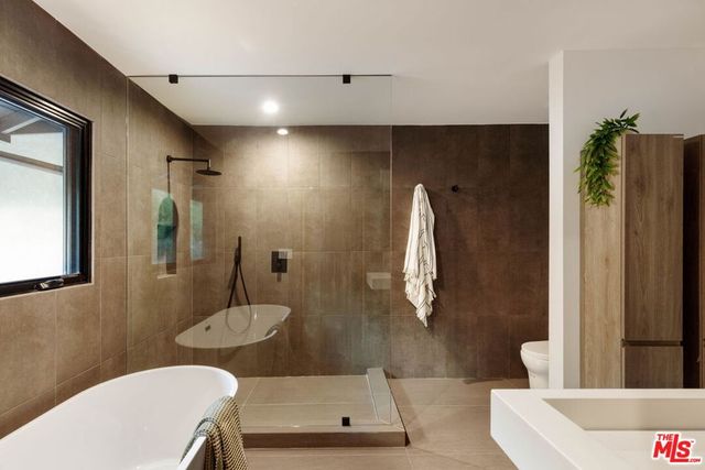 10837 Via Verona Street, Los Angeles, CA 90077