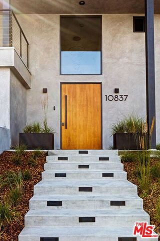 10837 Via Verona Street, Los Angeles, CA 90077