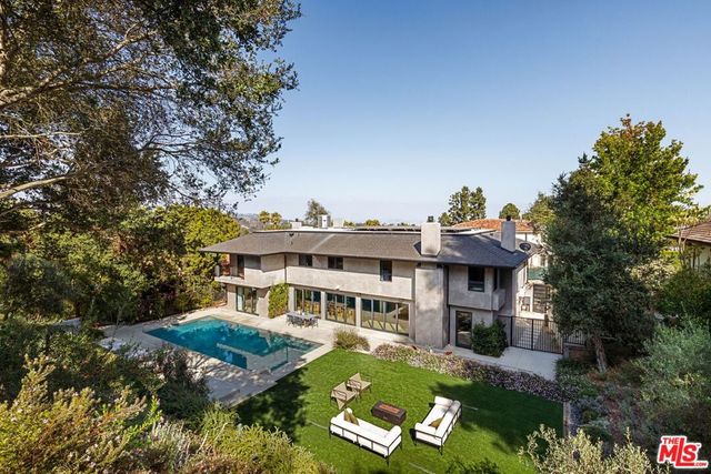 10837 Via Verona Street, Los Angeles, CA 90077