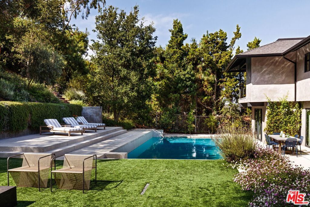 10837 Via Verona Street, Los Angeles, CA 90077