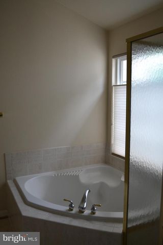 43644 SCARLET SQ, Chantilly, VA 20152