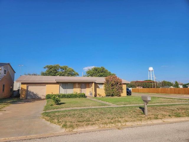 1202 Green Avenue, Wilson, TX 79381