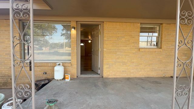 1202 Green Avenue, Wilson, TX 79381