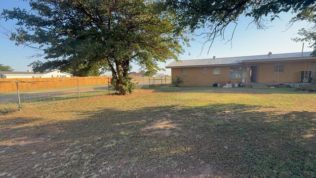 1202 Green Avenue, Wilson, TX 79381