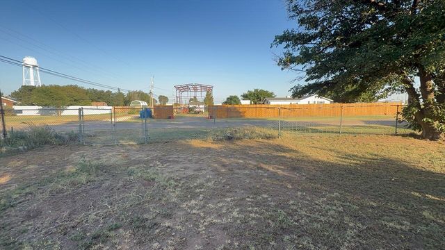 1202 Green Avenue, Wilson, TX 79381