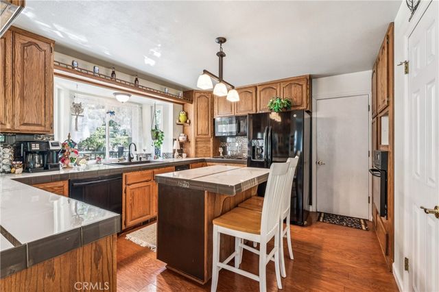 628 Grass Valley Road, Lake Arrowhead, CA 92352