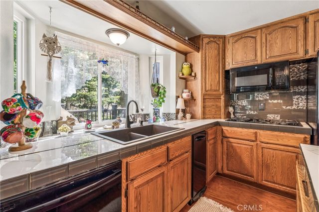 628 Grass Valley Road, Lake Arrowhead, CA 92352