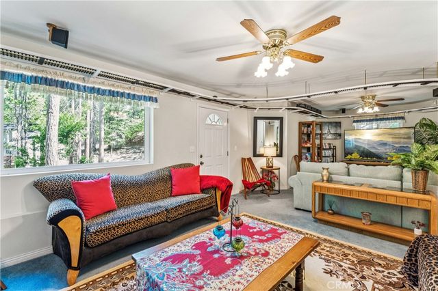 628 Grass Valley Road, Lake Arrowhead, CA 92352