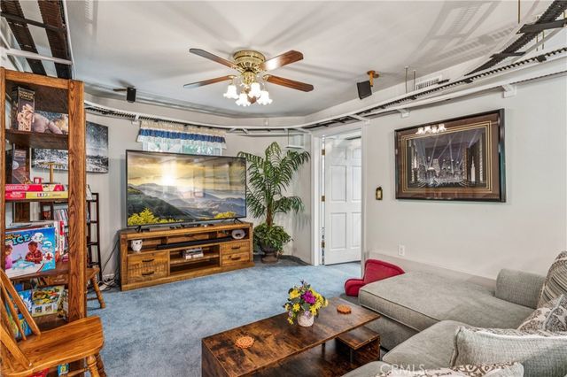 628 Grass Valley Road, Lake Arrowhead, CA 92352