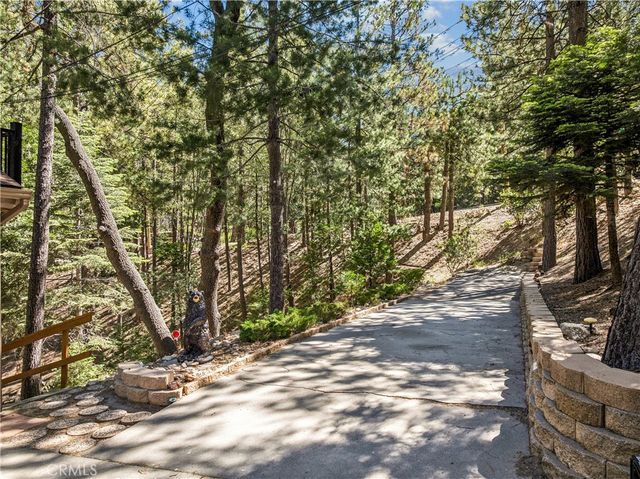 628 Grass Valley Road, Lake Arrowhead, CA 92352