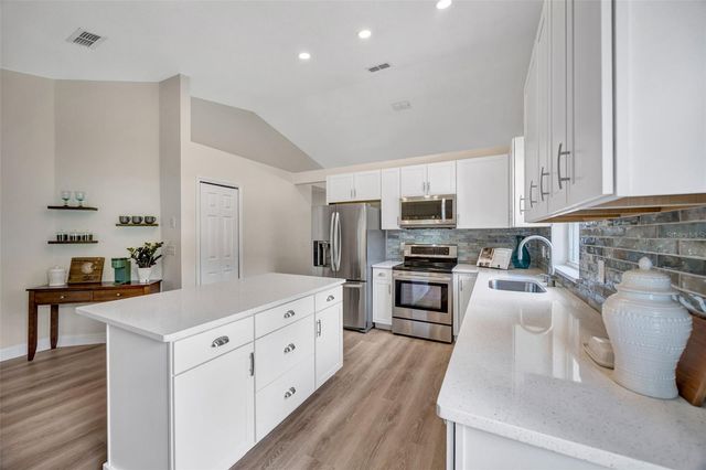 511 CENTER POINT ROAD, Valrico, FL 33594