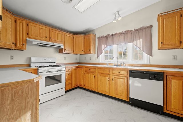 193 Tremont Street 124, Taunton, MA 02780