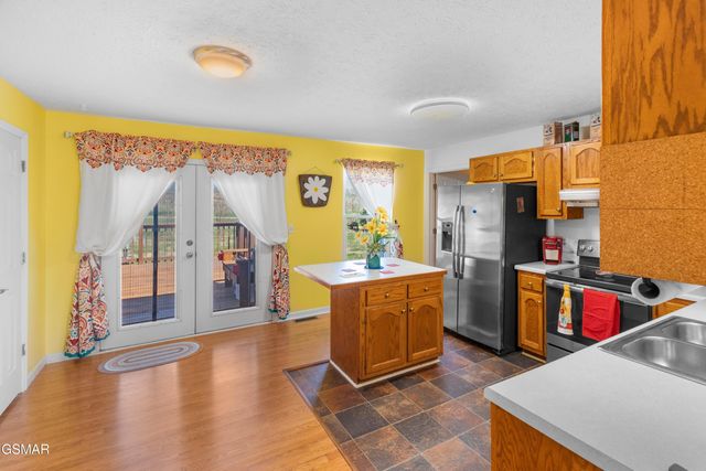 312 Economy Circle, Dandridge, TN 37725