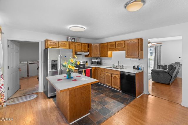 312 Economy Circle, Dandridge, TN 37725