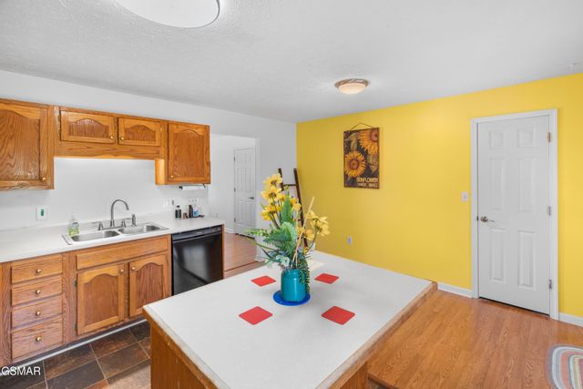 312 Economy Circle, Dandridge, TN 37725