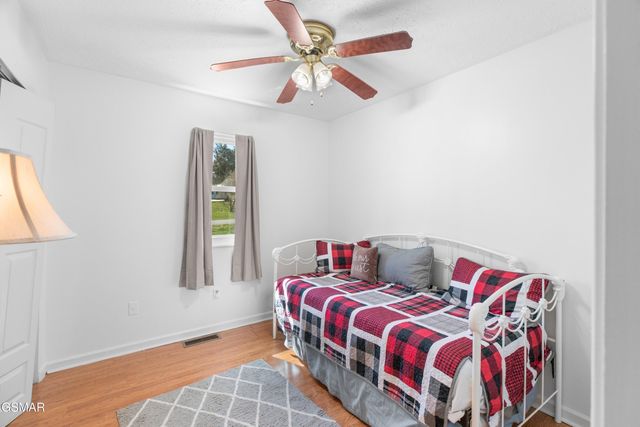 312 Economy Circle, Dandridge, TN 37725