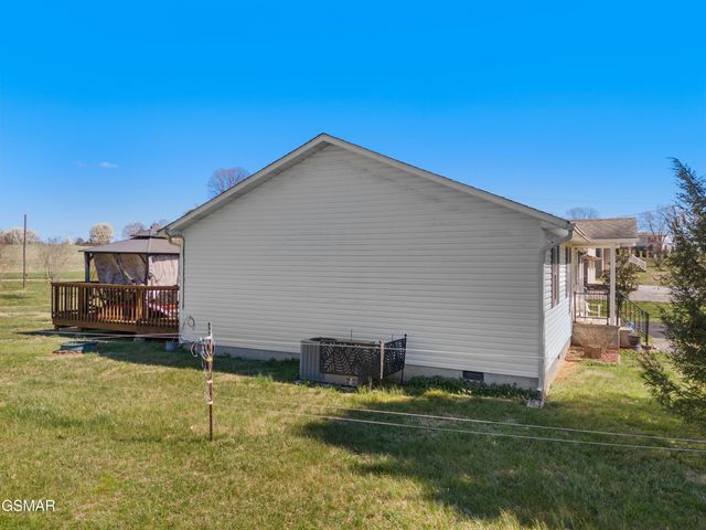 312 Economy Circle, Dandridge, TN 37725