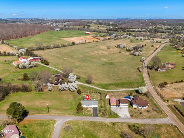 312 Economy Circle, Dandridge, TN 37725