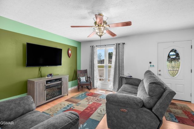 312 Economy Circle, Dandridge, TN 37725