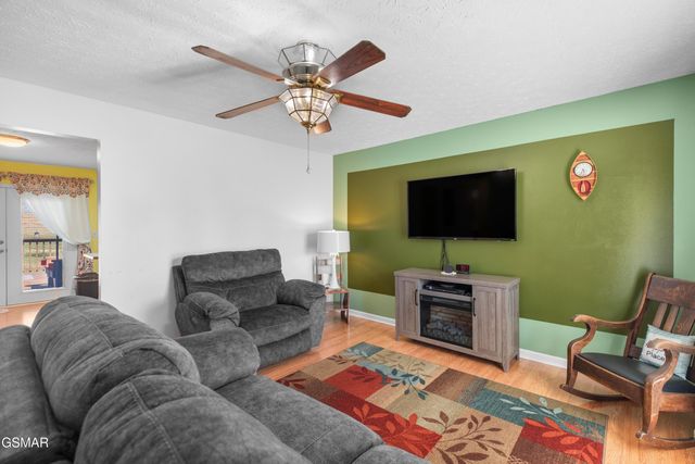 312 Economy Circle, Dandridge, TN 37725