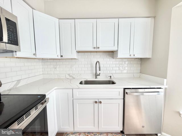 5941 HERITAGE DR, Burke, VA 22015