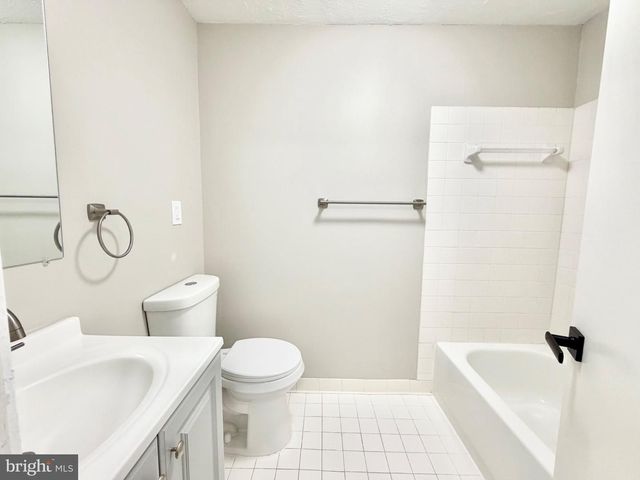 5941 HERITAGE DR, Burke, VA 22015