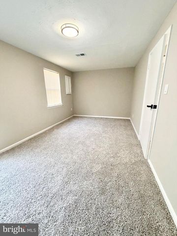 5941 HERITAGE DR, Burke, VA 22015