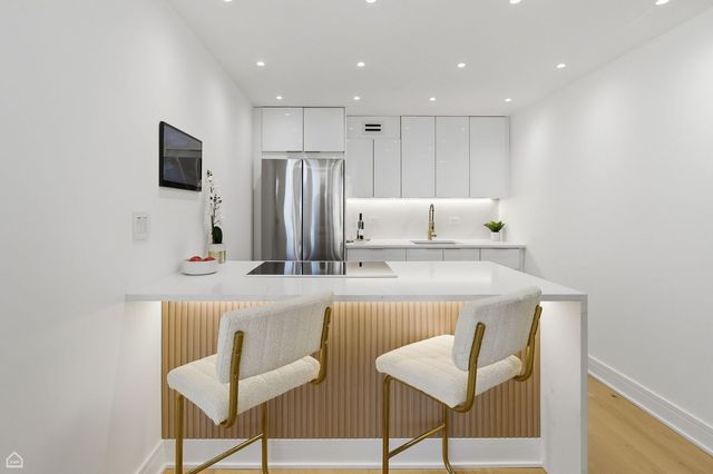 100 E Walton Street 36D, Chicago, IL 60611