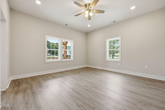 213 W Parrish Drive, Benson, NC 27504