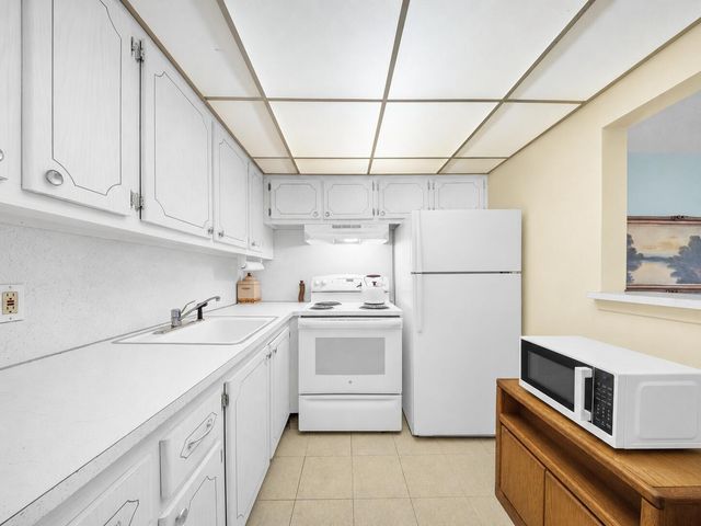 43 BERKSHIRE B, West Palm Beach, FL 33417