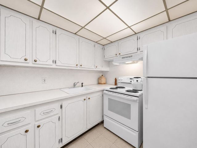 43 BERKSHIRE B, West Palm Beach, FL 33417