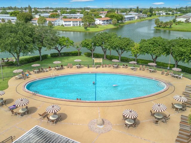 43 BERKSHIRE B, West Palm Beach, FL 33417