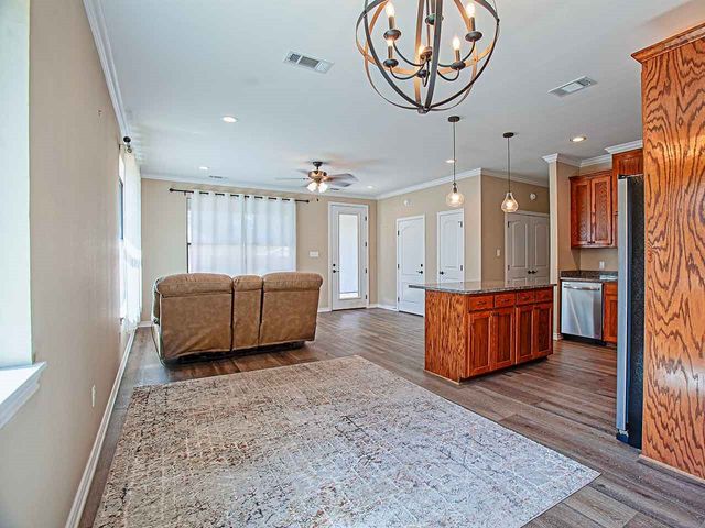 111 Oak Street, Emory, TX 75440