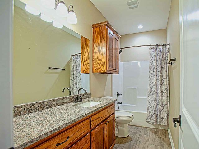 111 Oak Street, Emory, TX 75440