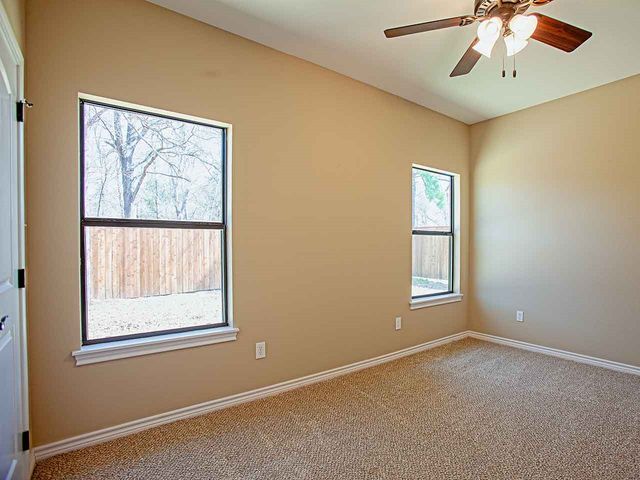 111 Oak Street, Emory, TX 75440