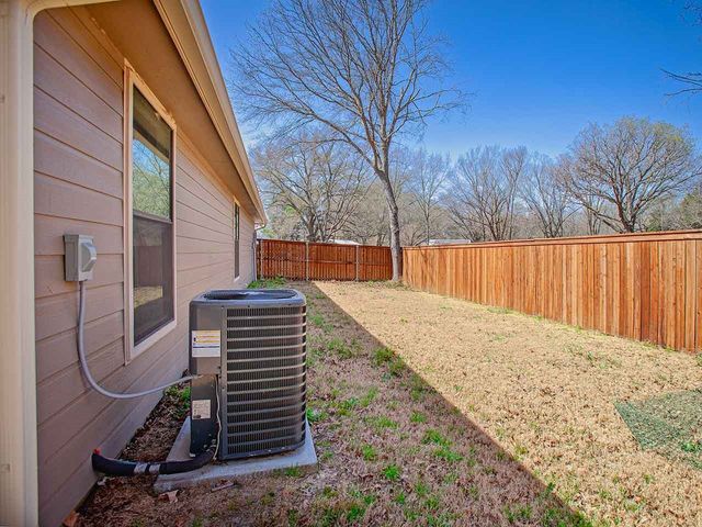 111 Oak Street, Emory, TX 75440