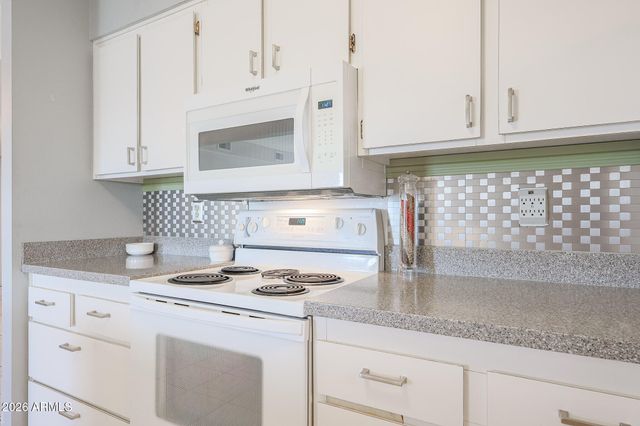 10649 W BROOKSIDE Drive, Sun City, AZ 85351