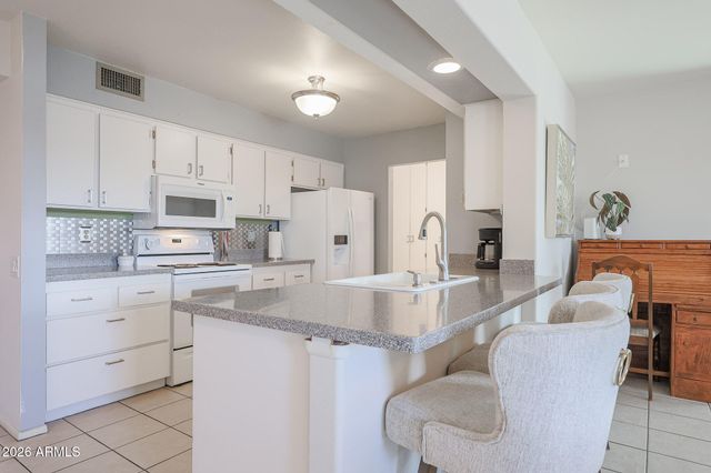 10649 W BROOKSIDE Drive, Sun City, AZ 85351