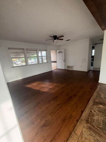 5420 Avenue B, Lubbock, TX 79404