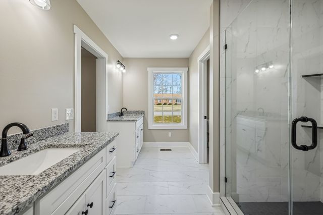 358 Froedge Dr, Lafayette, TN 37083