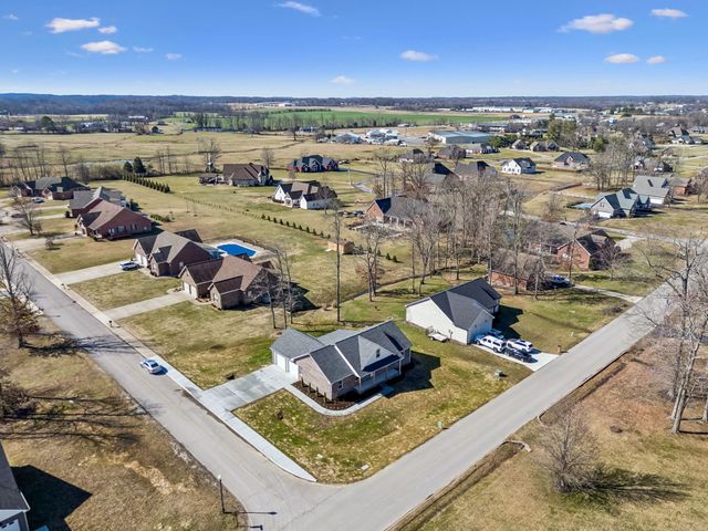 358 Froedge Dr, Lafayette, TN 37083