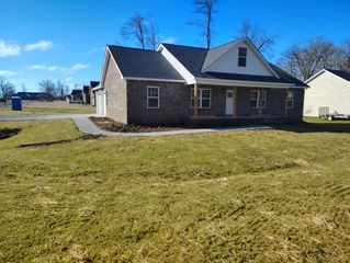 358 Froedge Dr, Lafayette, TN 37083