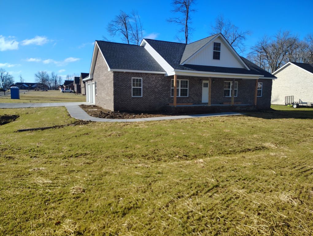 358 Froedge Dr, Lafayette, TN 37083