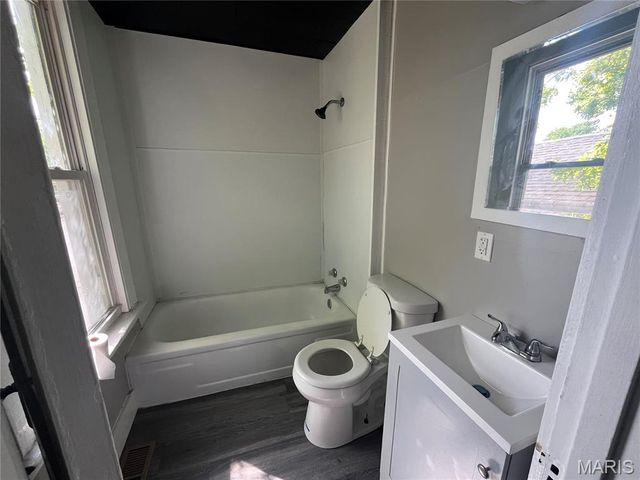 2027 Destrehan Street, St Louis, MO 63107