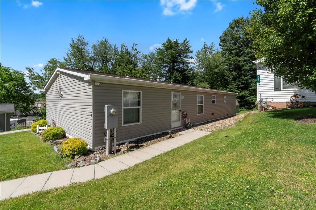 111 Pembrooke Dr, Salem Twp, PA 15626