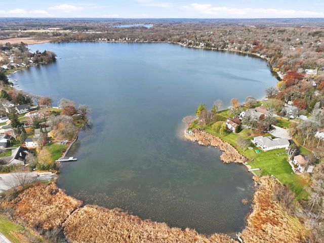 W949 Miramar DRIVE, East Troy, WI 53120