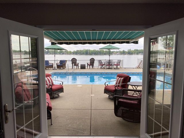 W949 Miramar DRIVE, East Troy, WI 53120