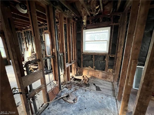 2773 Burton Street SE, Warren, OH 44484