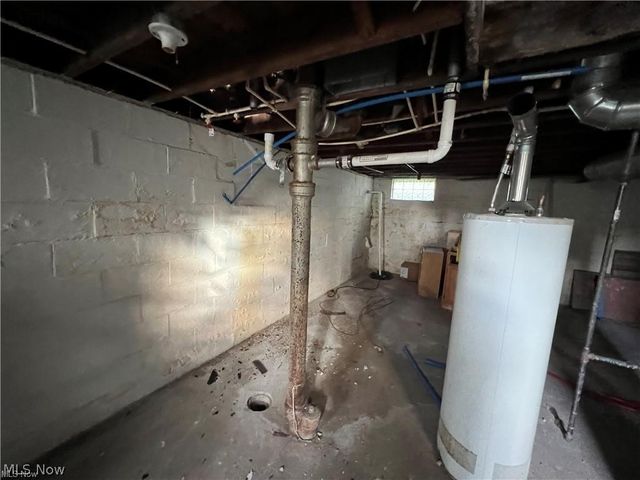 2773 Burton Street SE, Warren, OH 44484